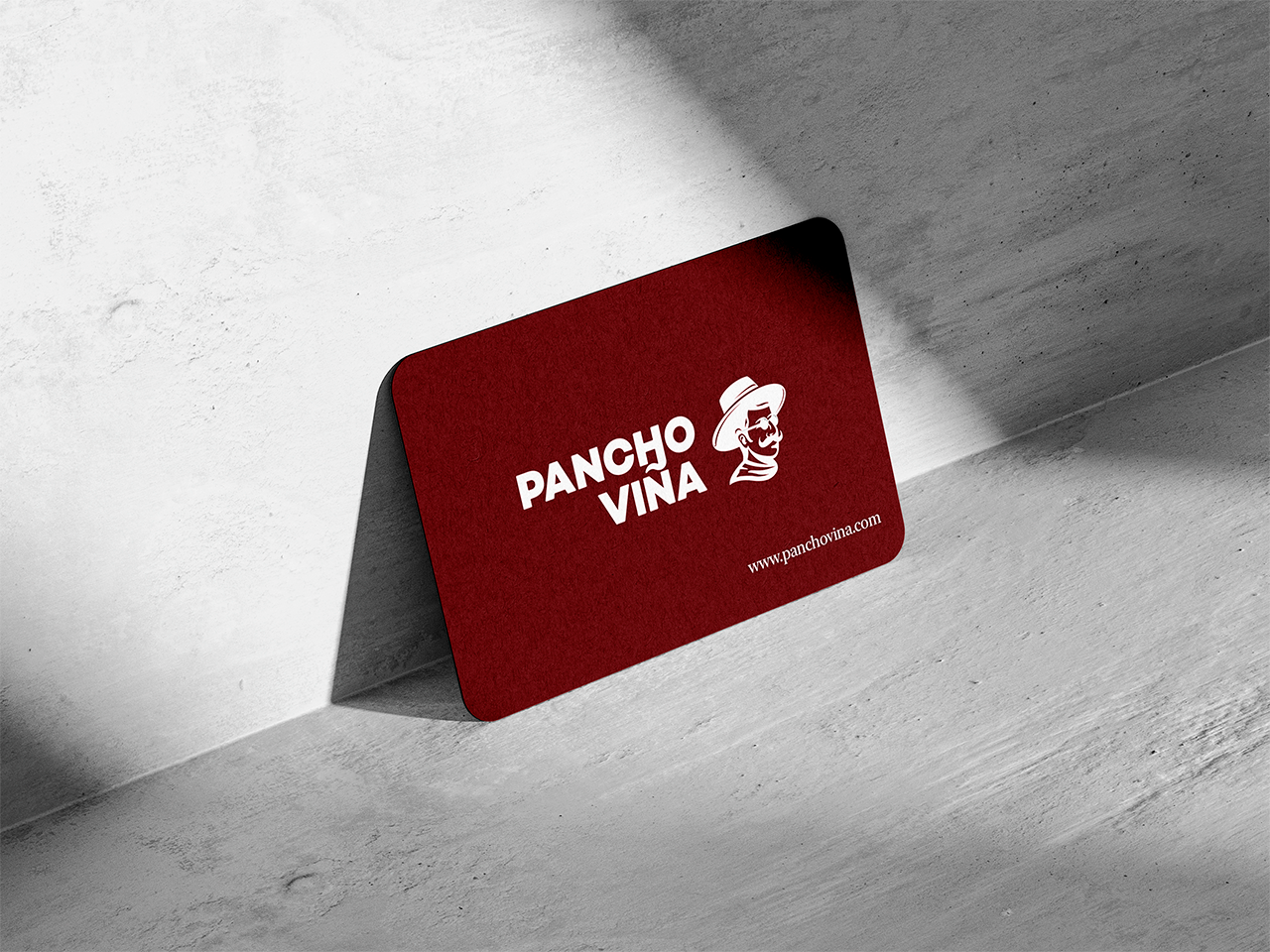 Free_Round_Business_Card_Mockup_3_red2